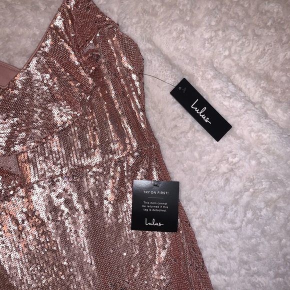 ❌Sold ❌ Lulu’s Rose Gold Clementina Sequin Dress - Picture 7 of 9